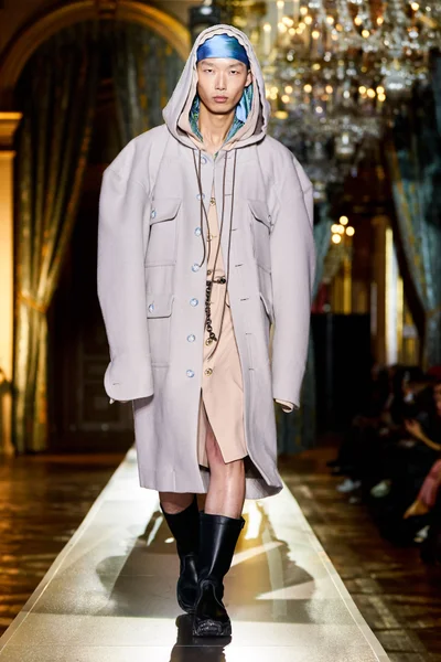 Look 18